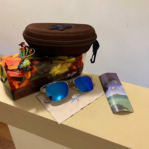 New in Box- Authentic Maui Jim Kawika Polarized Classic Sunglasses- Crystal